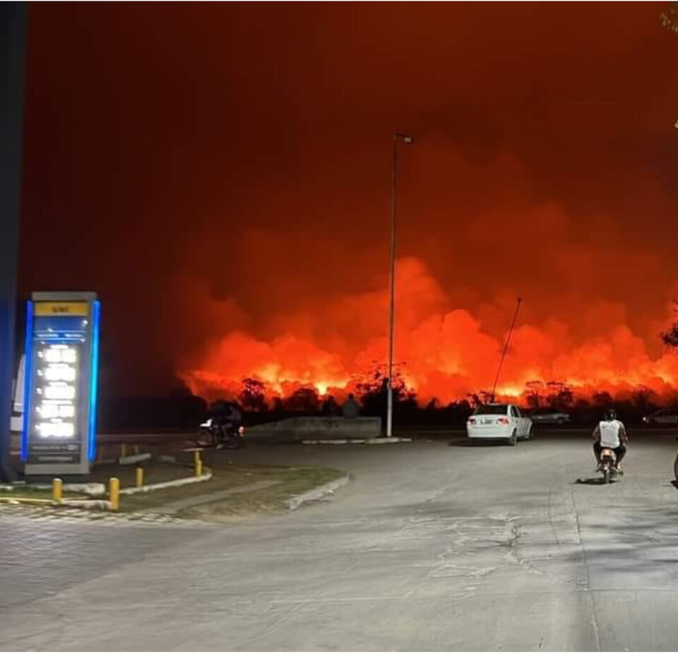 Orán, rodeado por incendios forestales | Diputados de Salta gestiona la  visita al recinto del Secretario de Ambiente salteño | Página12