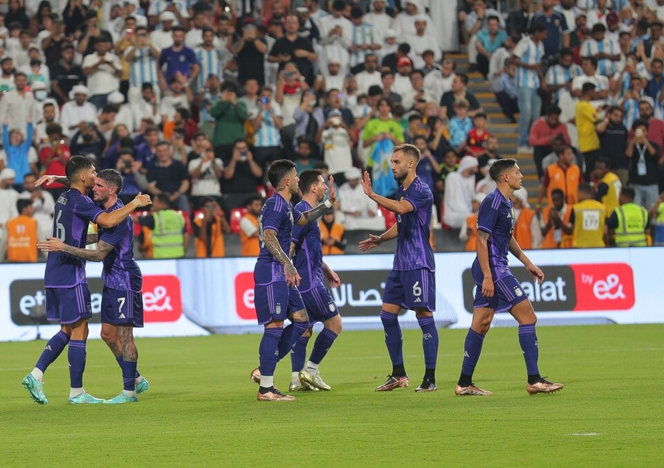 La Selección goleó 5 a 0 a Emiratos Árabes Unidos en Abu Dhabi