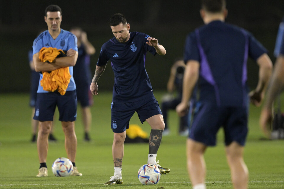 Eliminatorias: Uruguay ya entrena con la mayoría de los jugadores  preparando el debut