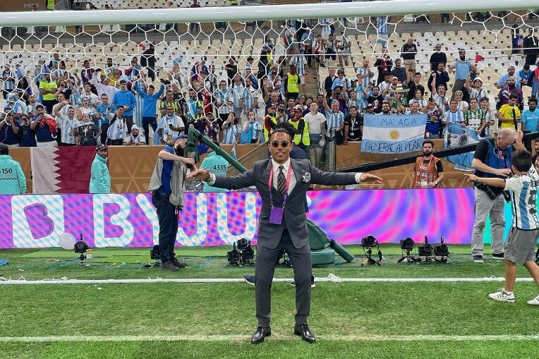 FIFA busca sancionar a Salt Bae, el chef que se coló en los festejos de Argentina Campeón 