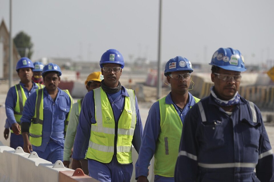 Qatar se vacía de trabajadores precarizados