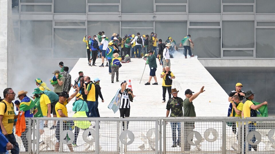 Cientos de militantes de Bolsonaro irrumpieron el Planalto para reclamar por un golpe de Estado