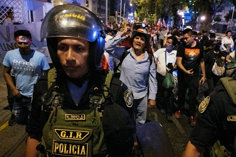 Perú: la represión y el estado de emergencia no detienen las masivas protestas