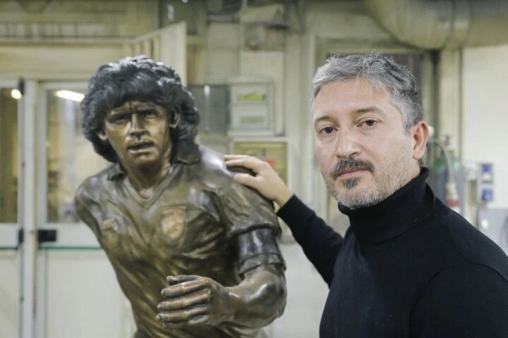 Polémica por la estatua de Diego Maradona en el estadio del Napoli