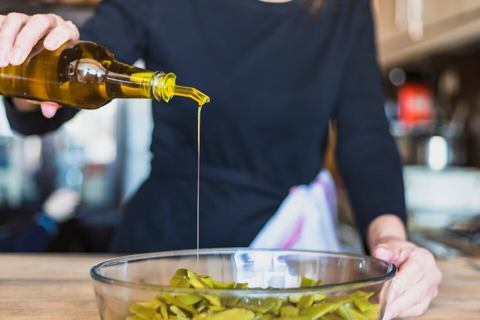 La Anmat prohibió un aceite de oliva y un aceite de girasol