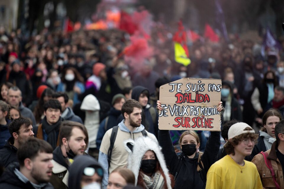 Más de tres millones de franceses salen a la calle para decirle no a la reforma previsional de Macron