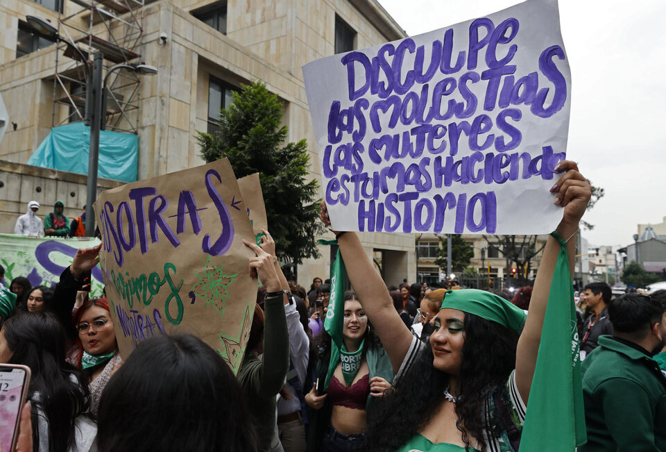 Batucadas, movilizaciones y glitter: el 8M en Latinoamérica