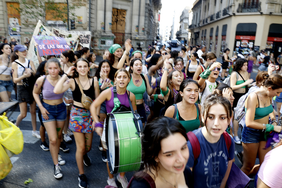 Mujeres dispondrán de gas pimienta contra violencia machista en Panamá - La  Marea