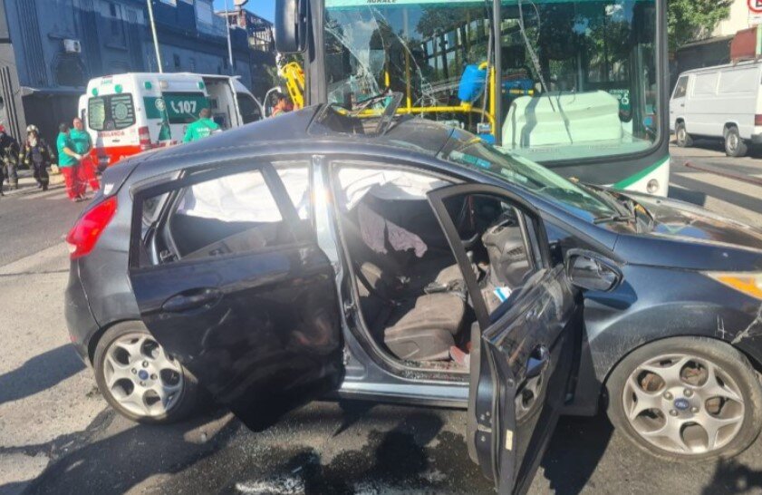 Un colectivo y un auto chocaron en Pompeya: al menos 25 heridos