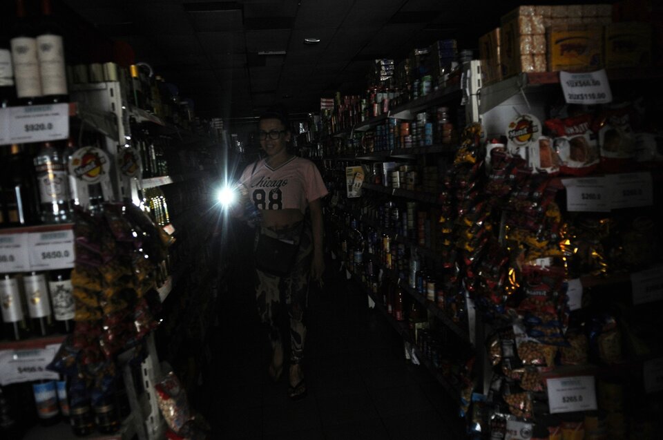 Más de 65.000 hogares siguen sin luz en el AMBA