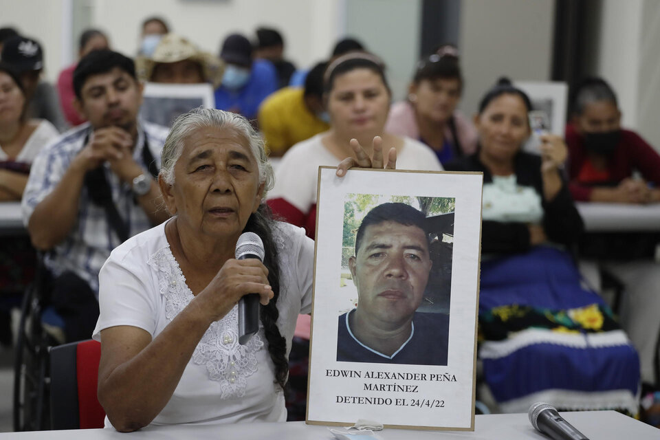 El Salvador amplía régimen de excepción entre denuncias por detenciones arbitrarias