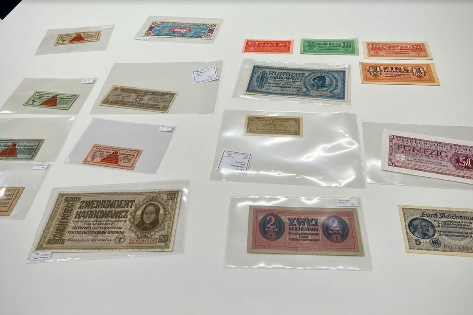La Aduana entregó billetes del nazismo al Museo del Holocausto de Buenos Aires