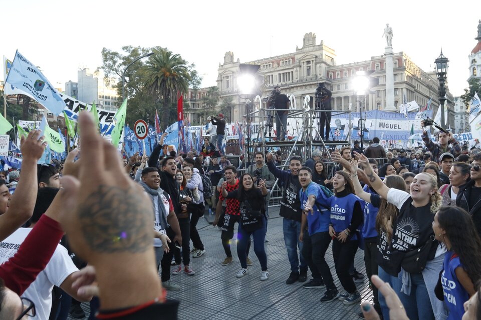 La militancia se movilizó a Tribunales para exigir que termine la persecución judicial contra CFK