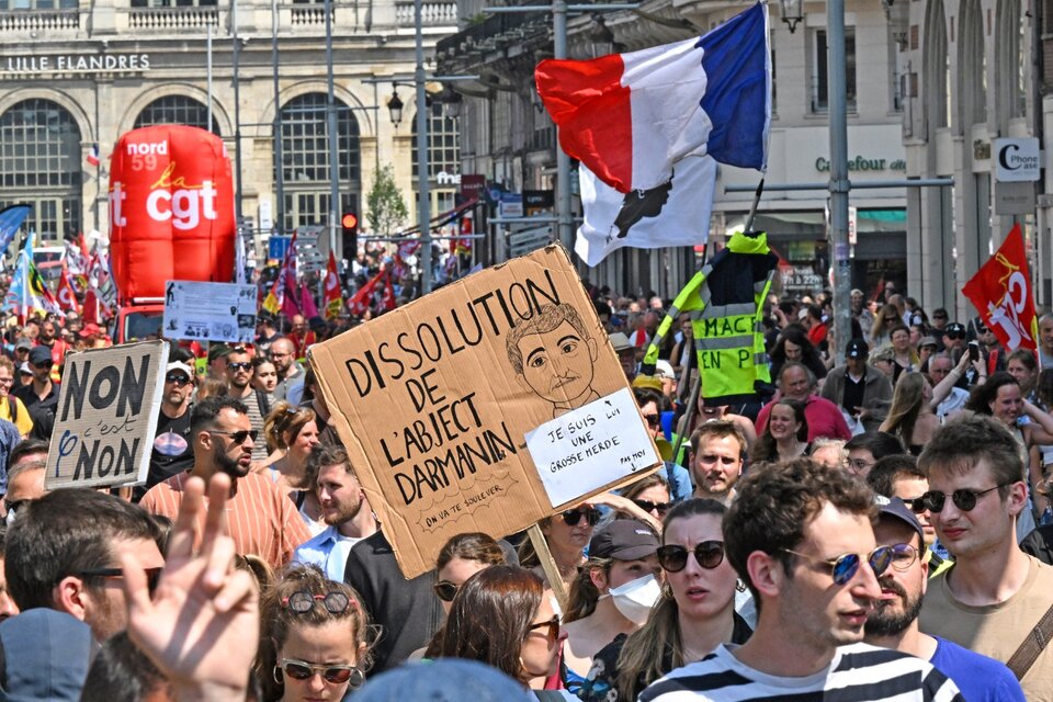 Pese a las protestas, la impopular reforma de Macron sigue su curso