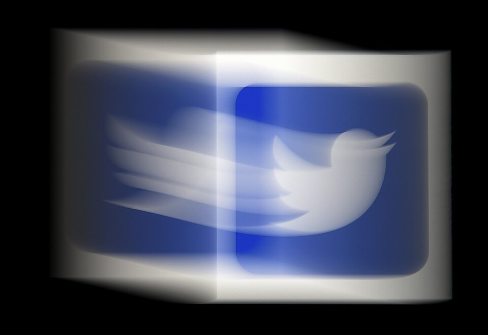 17 editoriales de música demandan a Twitter