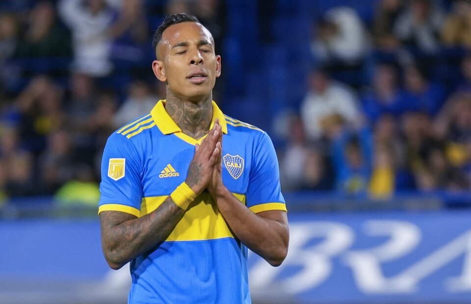 Boca intimó a Villa para que regrese de Colombia, aunque seguirá sin jugar
