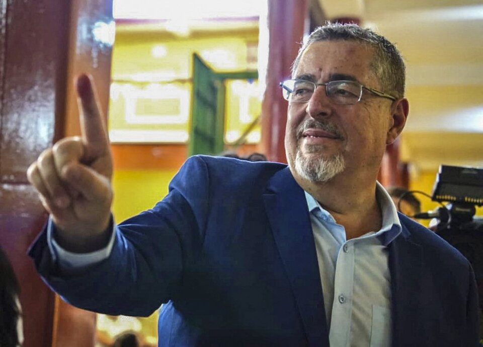 Quién es Bernardo Arévalo, el candidato de izquierda que sorprendió en Guatemala