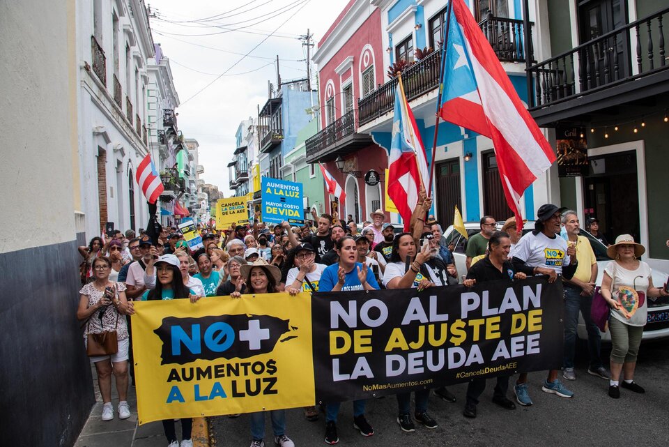 Puerto Rico se levanta contra un tarifazo en la luz  