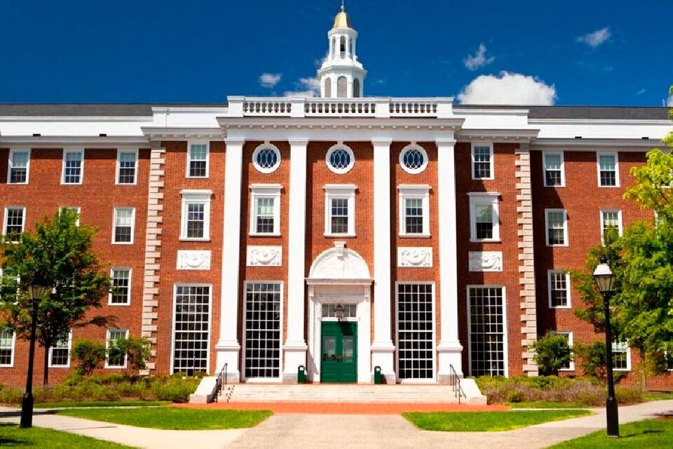 Harvard acatará el fallo del Supremo pero promete mantener la diversidad de su alumnado 