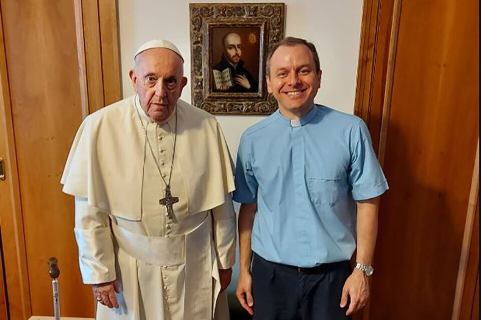 Un cura argentino, nuevo secretario personal del Papa Francisco