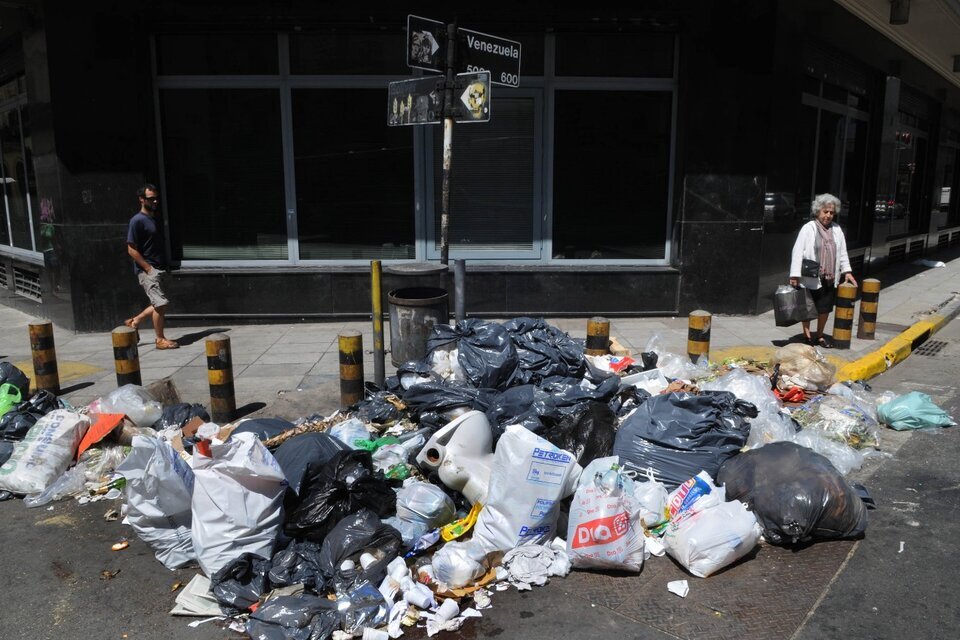 Qué tiran los argentinos y adónde va a parar los residuos