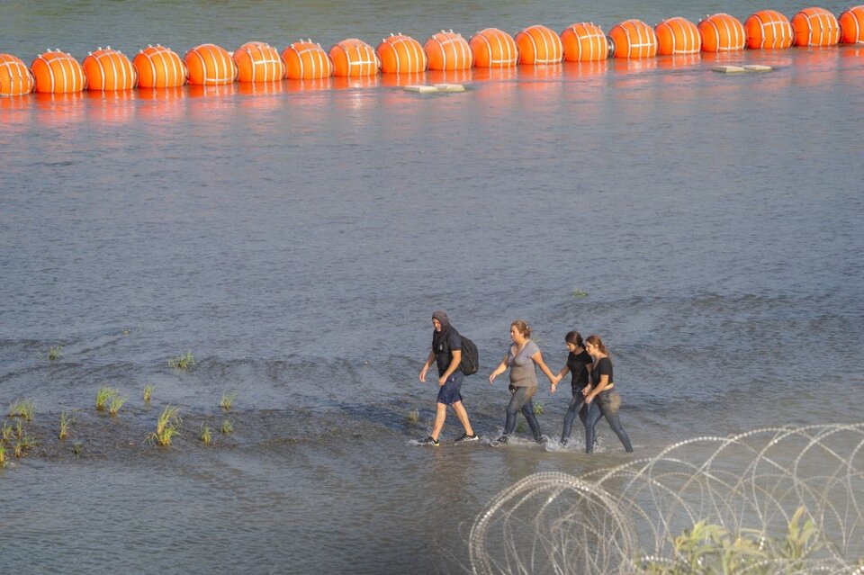 Las mortales boyas antimigrantes en el Río Bravo