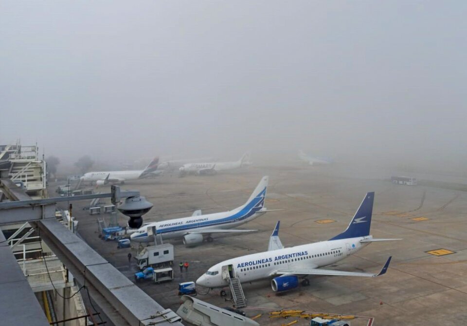 Casi 60 vuelos afectados en Aeroparque y Ezeiza por la tormenta eléctrica 
