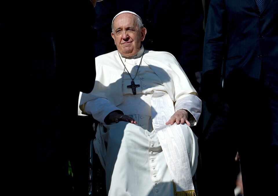 En medio de la avanzada negacionista el Papa estuvo con el nieto 133