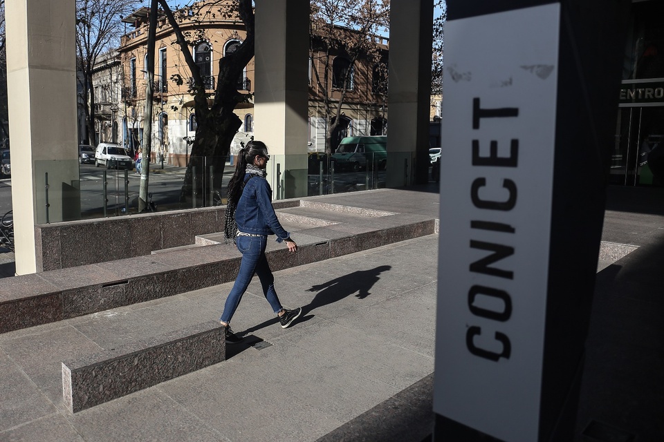 Investigadores argentinos en el exterior firman una declaración en defensa de la ciencia local