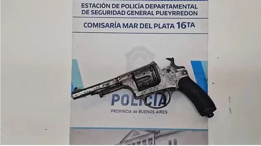 Mar del Plata: un alumno llevó un revólver y lo exhibió ante sus compañeros