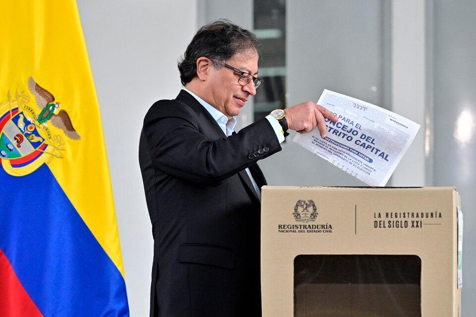 La oposición ganó la alcaldía de Bogotá en el primer test electoral para Petro