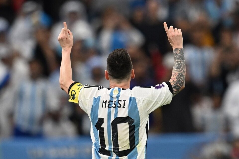 Messi subasta seis camisetas que usó durante el Mundial de Qatar