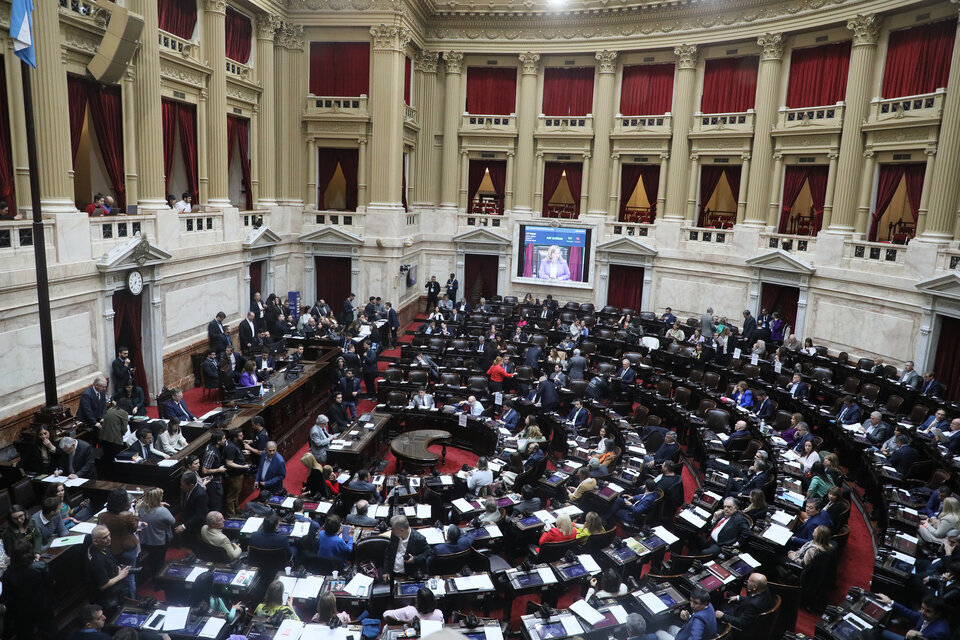 Javier Milei comienza su gestión condicionado por su debilidad legislativa