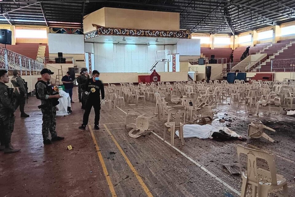 Filipinas: cuatro muertos y decenas de heridos en un atentado en una misa católica