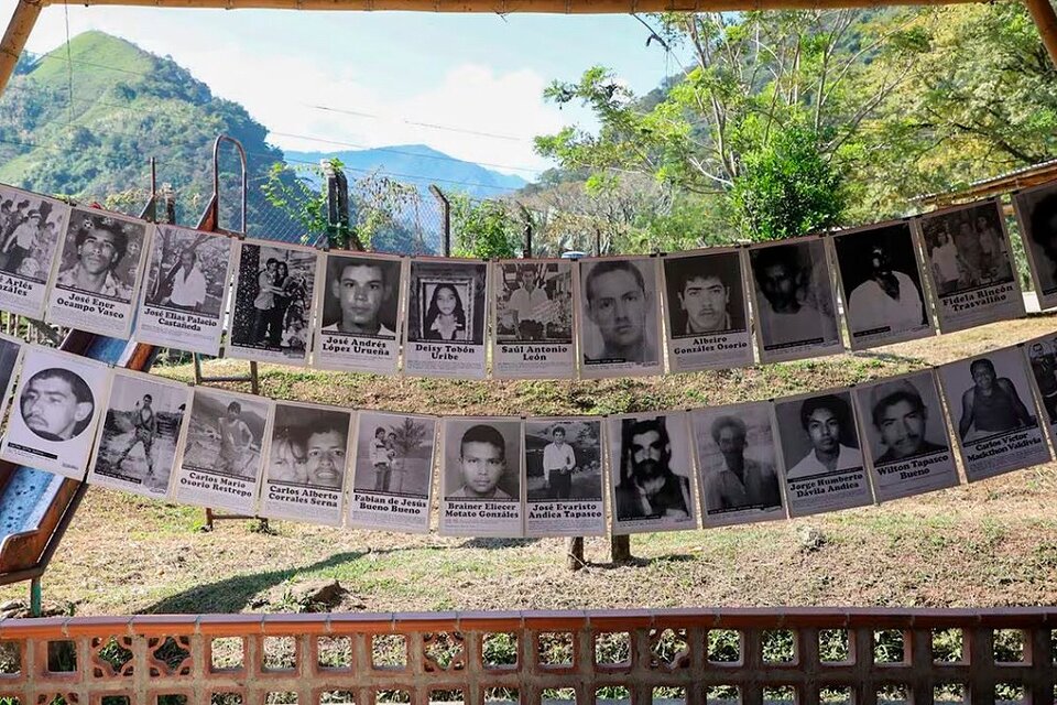 Exhumaron los cuerpos de 46 personas en Colombia