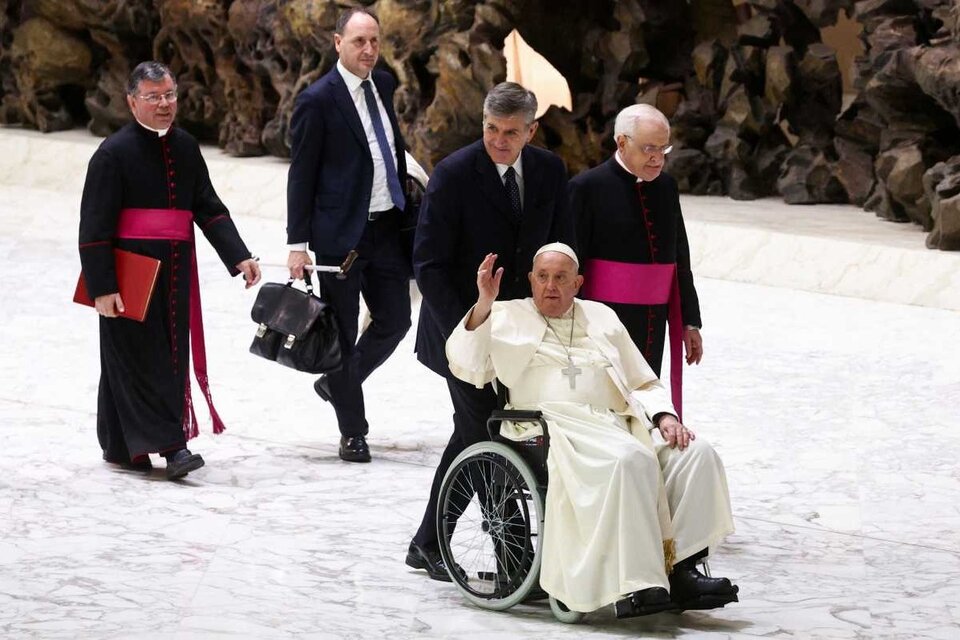 El Vaticano aceptó bendecir a parejas homosexuales, pero sigue oponiéndose al matrimonio 