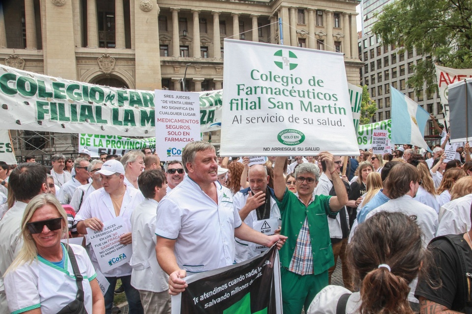 La marcha de los farmacéuticos contra el DNU de Milei