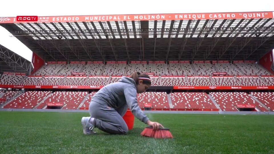 Un club de España saludó en el 8M con un video de una mujer que limpia