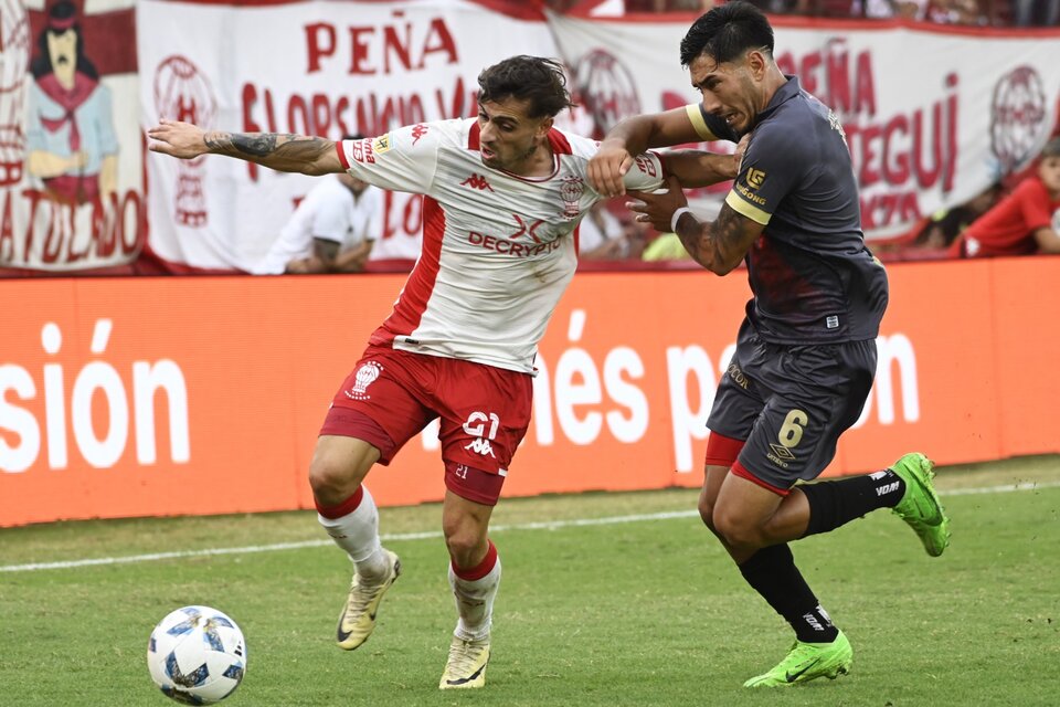 Huracán se quedó con los silbidos y Argentinos con la punta