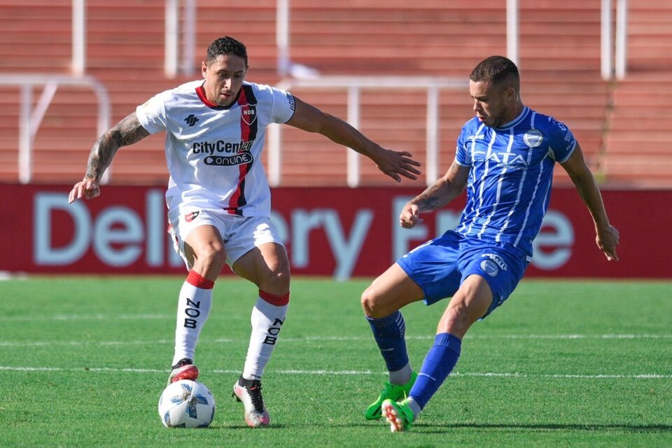 Godoy Cruz empató con Newell's y sigue en la punta