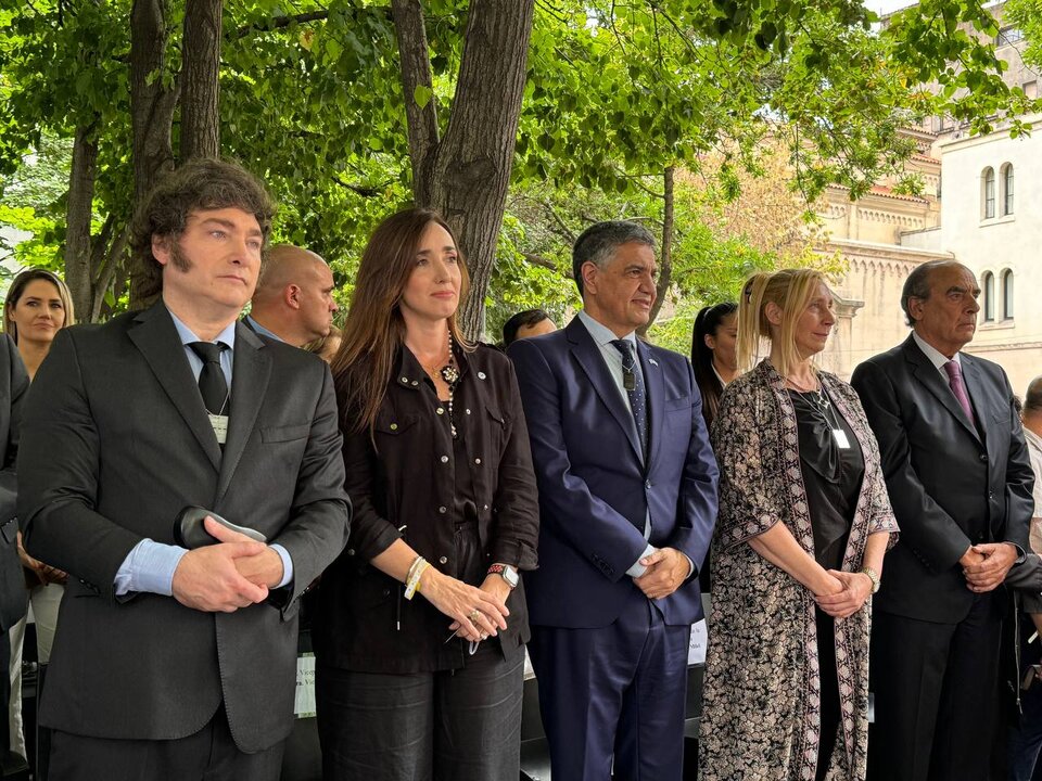 Milei participa en el homenaje a las víctimas del atentado a la Embajada de Israel