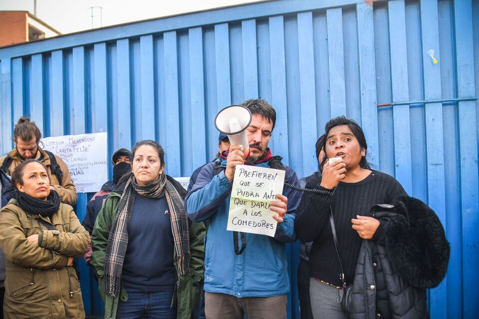 Una de las protestas en los depósitos de Villa Martelli, por el escándalo de los alimentos.
