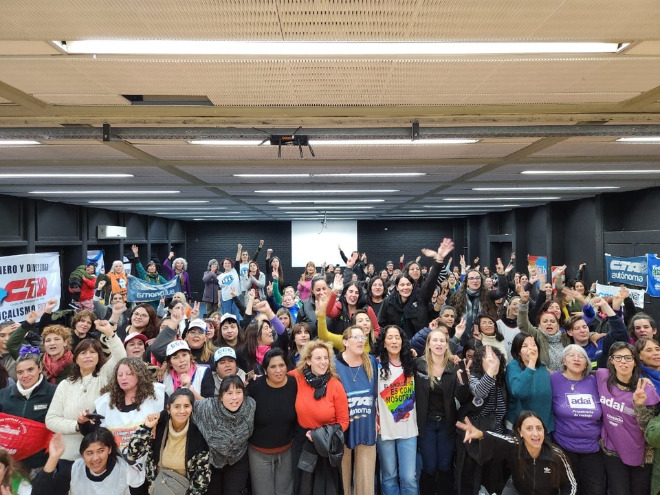 845318-asamblea-20feminista-20sindical1-0