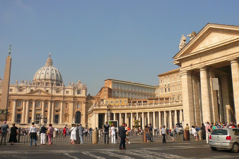 El Vaticano prohibió tatuajes y piercings para los trabajadores de la Basílica de San Pedro