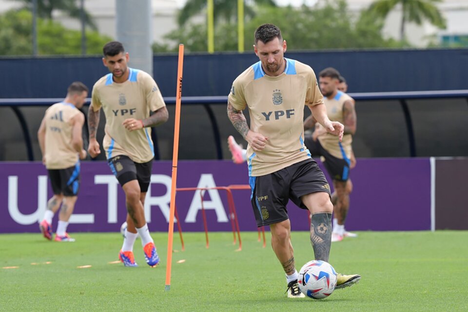 Messi volvió a entrenar y la Selección ya está en Houston