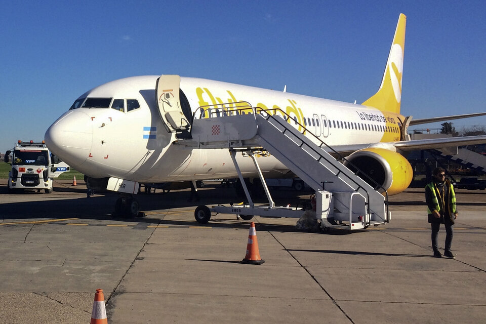 El Gobierno bonaerense imputó a Flybondi por cancelaciones de vuelos y falta de respuestas