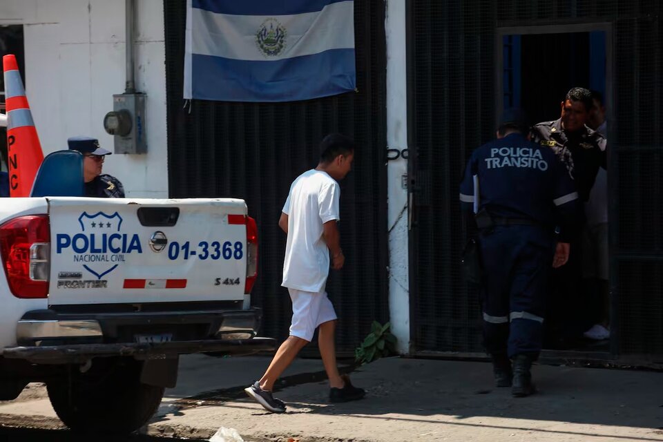 El Salvador: tres mil menores detenidos bajo el estado de excepción de Bukele
