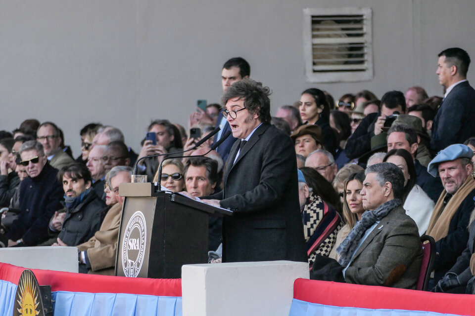 Los gobernadores reclaman plata, la Casa Rosada responde con condecoraciones