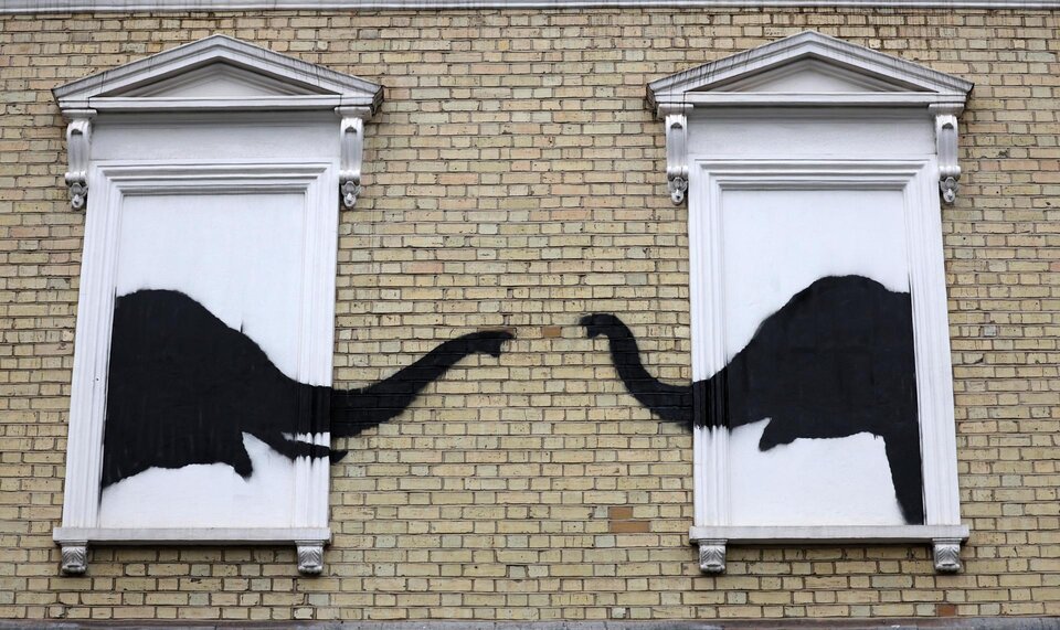 Banksy revela tres nuevos grafitis con animales como protagonistas