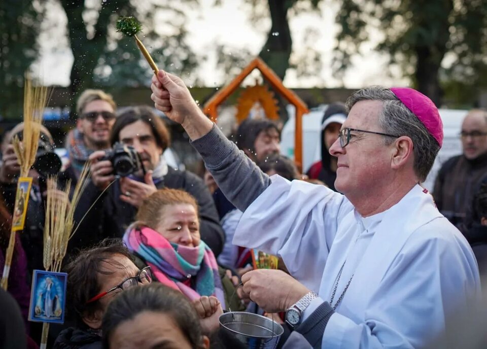 “Nuestra patria está herida, media muerta”